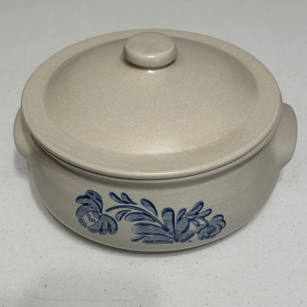 Pfaltzgraff Yorktowne VTG USA Round Lidded Casserole Dish Stoneware Blue Floral